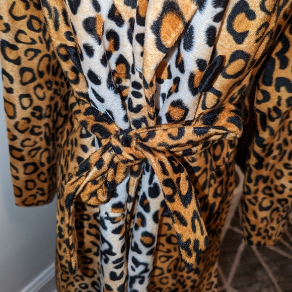 Sarah Campbell leopard jacket - Picture 7 of 8